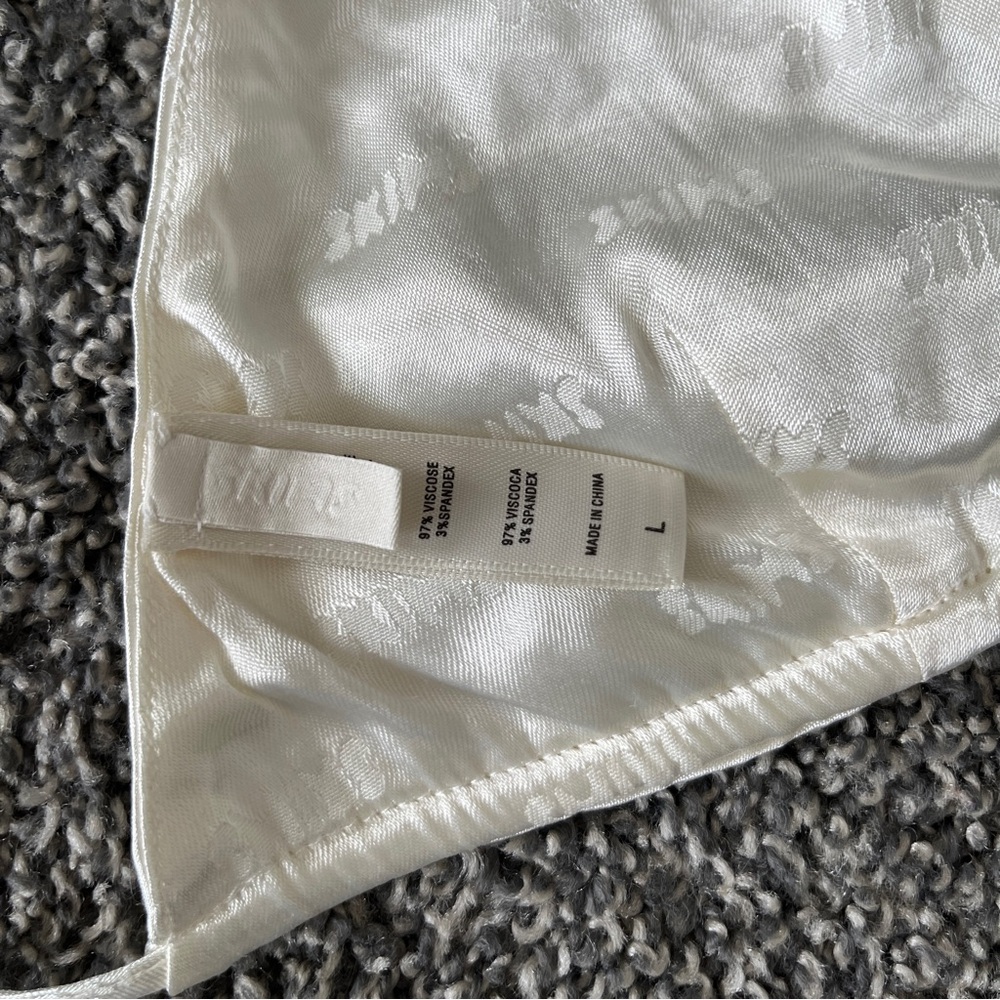 SKIMS Cream Satin Triangle Bralette with Wrap Straps Size L - Picture 7 of 7